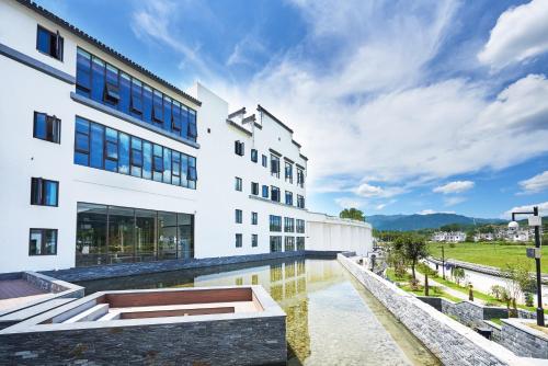 Imagen general del Hotel wo ge yi shu &bull;hong cun shui mo li hotel. Foto 2