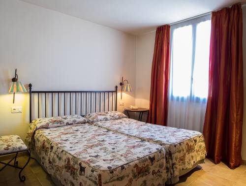 Imagen de la habitación del Hotel y Apartmentos Sant Jordi. Foto 2