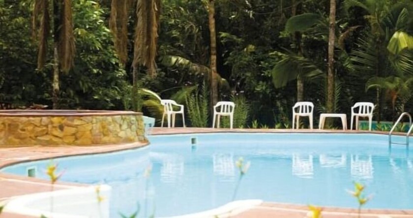 Imagen de la piscina del Hotel y Caba&ntilde;as Costa Real. Foto 9