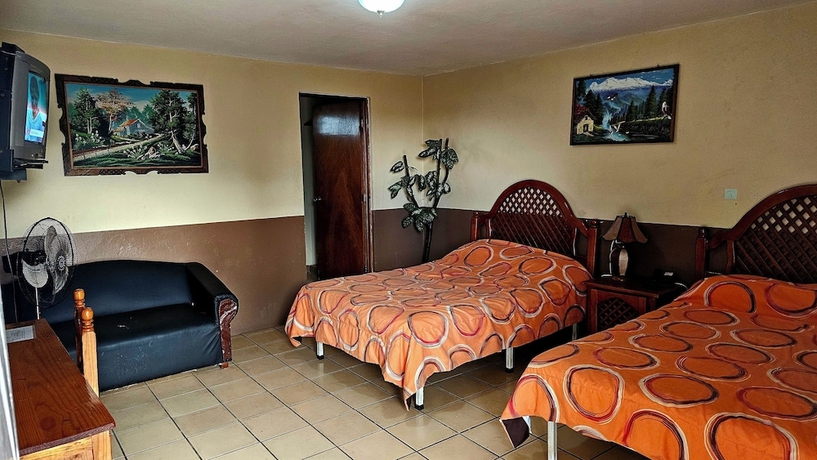 Imagen de la habitación del Hotel y Caba&ntilde;as Manolo. Foto 7
