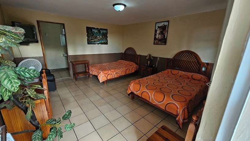 Imagen de la habitación del Hotel y Caba&ntilde;as Manolo. Foto 8