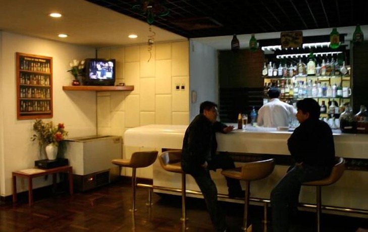 Imagen del bar/restaurante del Hotel y Centro de Convenciones CHAVIN. Foto 2