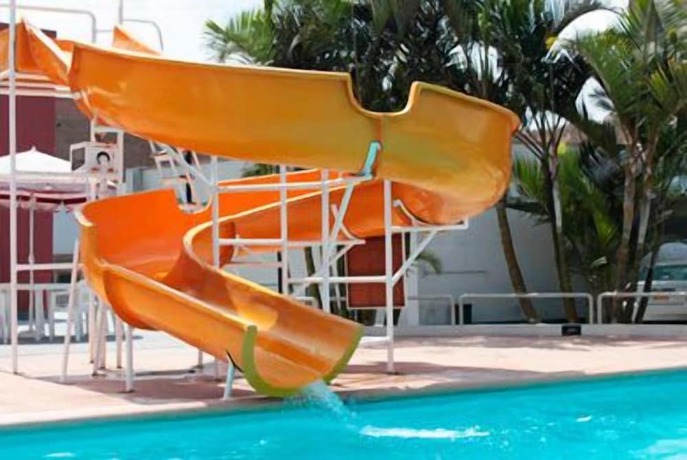 Imagen de la piscina del Hotel y Centro de Convenciones CHAVIN. Foto 20