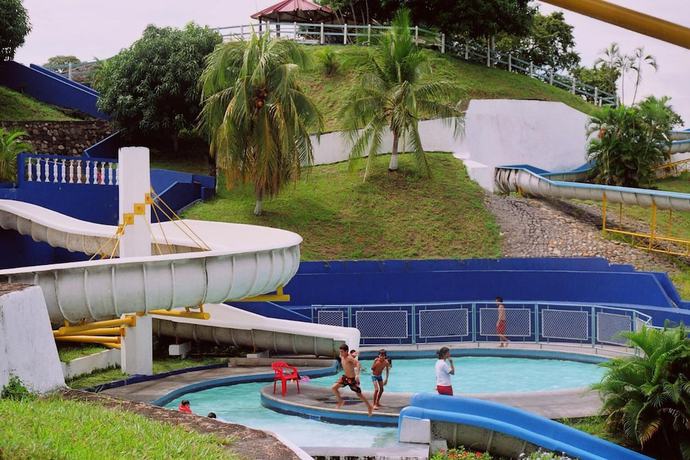 Imagen de la piscina del Hotel y Parque Acuatico Agua Sol Alegr&iacute;a. Foto 18