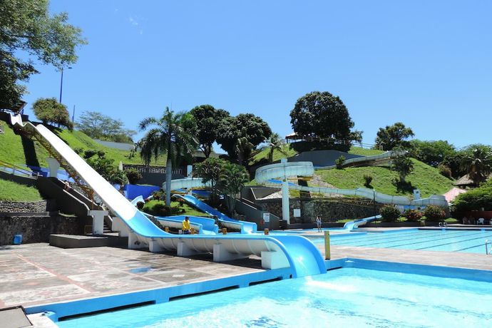 Imagen de la piscina del Hotel y Parque Acuatico Agua Sol Alegr&iacute;a. Foto 19