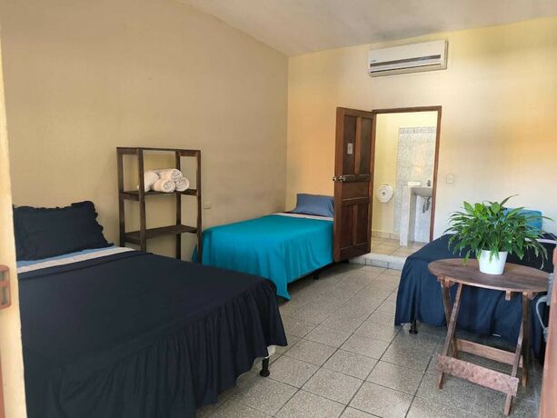 Imagen de la habitación del Hotel y Restaurante Casa Jardines. Foto 13