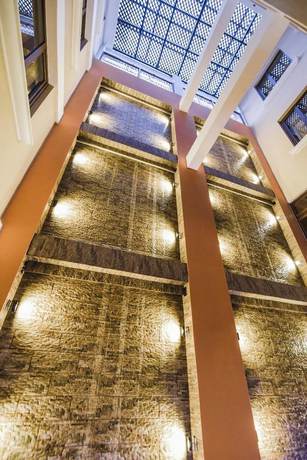 Imagen de los interiores del Hotel y Restaurante Manhattan. Foto 12