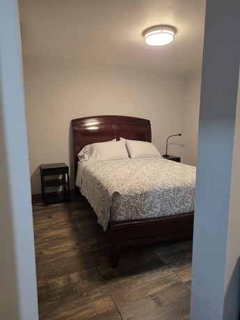 Imagen de la habitación del Hotel y Suites Panda. Foto 2
