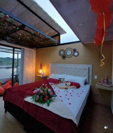 Imagen de la habitación del Hotel y Termales Castillo del Lago. Foto 6