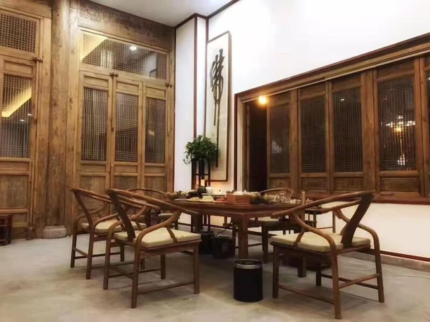 Imagen de los interiores del Hotel zhouningfenggushanju. Foto 14