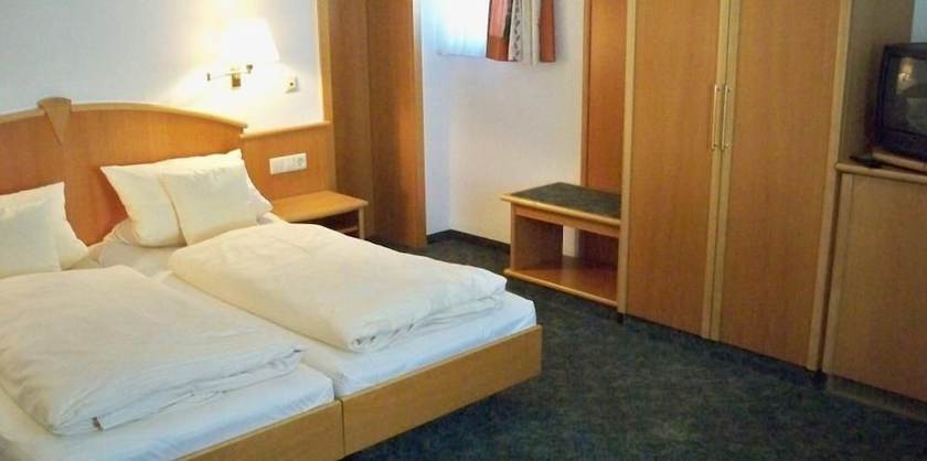 Imagen de la habitación del Hotel zum Hirsch. Foto 12