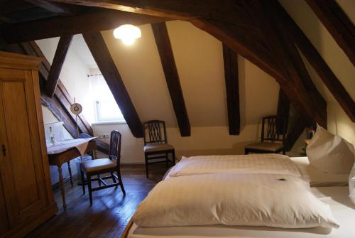 Imagen de la habitación del Hotel zum schwarzen Ross und Gutmann Zur Post. Foto 9