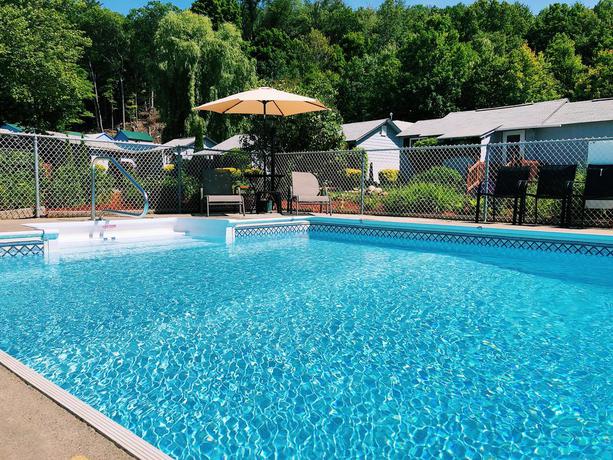 Imagen de la piscina del Lodge Adirondack Sunrise Lodge. Foto 9