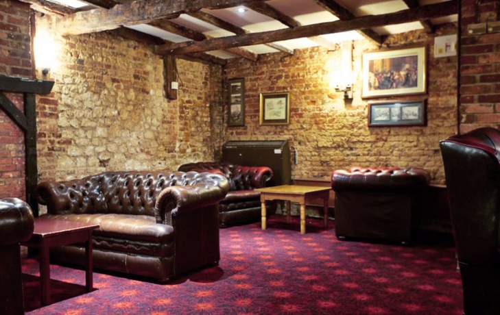Imagen del bar/restaurante del Lodge Bear Hotel Havant By Greene King Inns. Foto 4