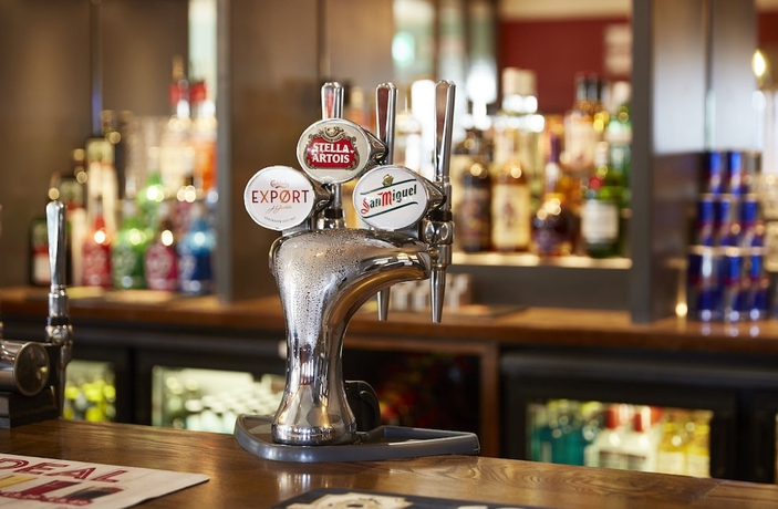 Imagen del bar/restaurante del Lodge Highwayman Hotel. Foto 11
