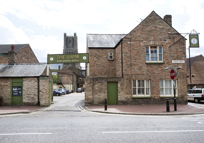 Imagen de los exteriores del Lodge Lamb Hotel By Greene King Inns. Foto 7