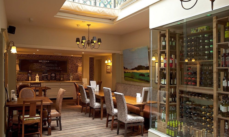 Imagen del bar/restaurante del Lodge Lamb Hotel By Greene King Inns. Foto 4
