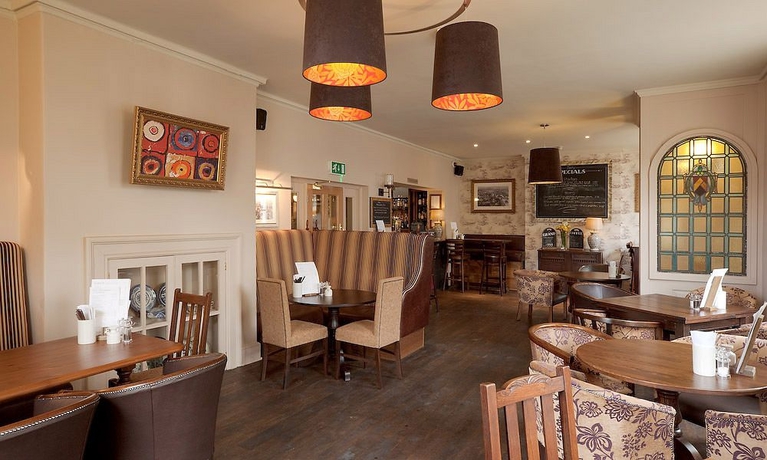 Imagen del bar/restaurante del Lodge Lamb Hotel By Greene King Inns. Foto 5