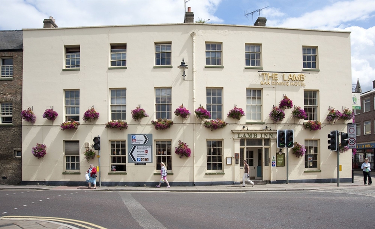 Imagen de los exteriores del Lodge Lamb Hotel By Greene King Inns. Foto 11