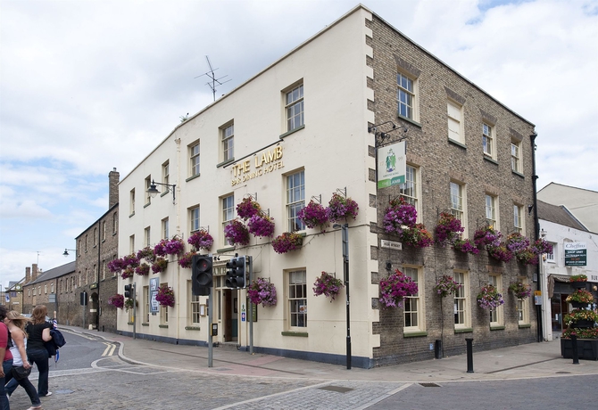 Imagen de los exteriores del Lodge Lamb Hotel By Greene King Inns. Foto 12