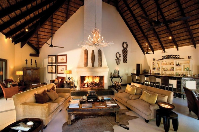 Imagen de los interiores del Lodge Lion Sands River. Foto 13