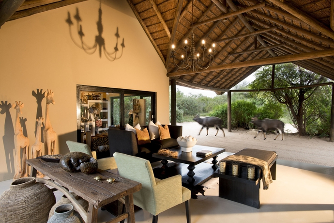 Imagen de los exteriores del Lodge Lion Sands River. Foto 11