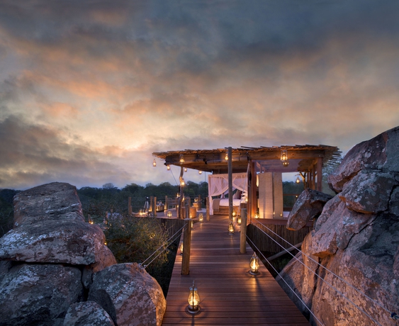 Imagen de los exteriores del Lodge Lion Sands River. Foto 12