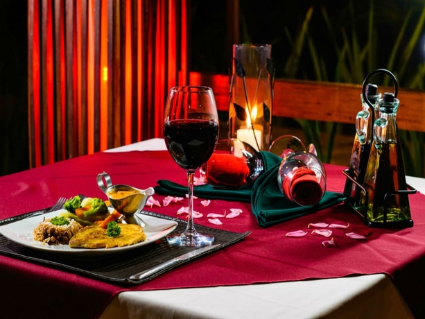 Imagen del bar/restaurante del Lodge Manatus Hotel. Foto 6