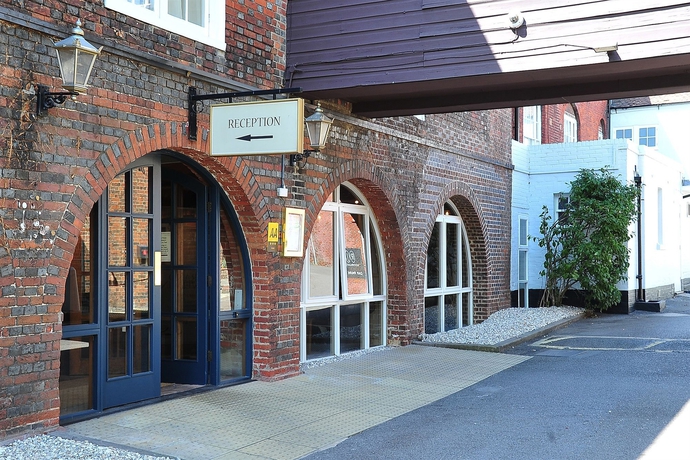 Imagen de los exteriores del Lodge Red Lion Hotel By Greene King Inns. Foto 10