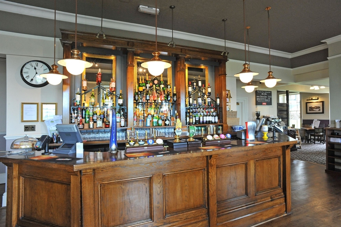 Imagen del bar/restaurante del Lodge Royal Hotel Ross On Wye By Greene King Inns. Foto 5
