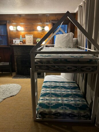 Imagen de la habitación del Lodge Three Pines Cabins. Foto 13