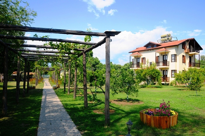Imagen de los exteriores del Lodge Yonca, FETHIYE. Foto 10