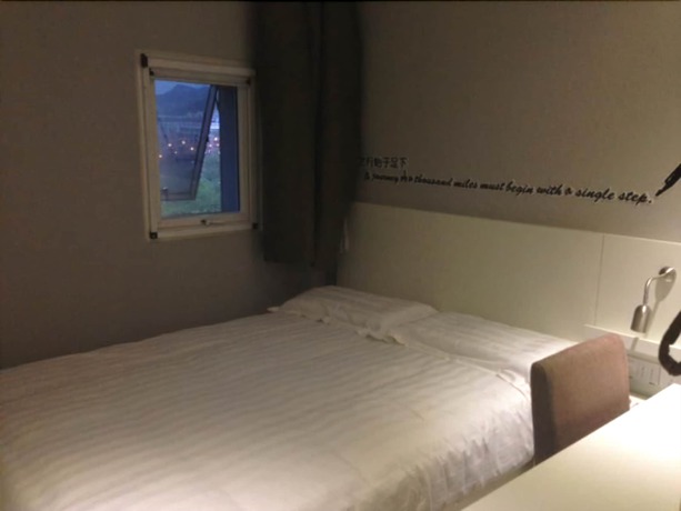 Imagen de la habitación del Motel 168 Dalian Jiefang Plaza. Foto 11