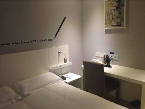 Imagen de la habitación del Motel 168 Dalian Jiefang Plaza. Foto 12