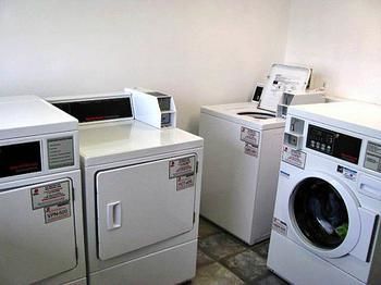 Imagen de los interiores del Motel 6 Akron. Foto 8