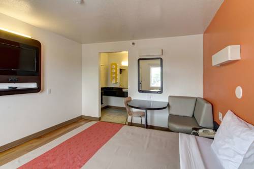 Imagen de la habitación del Motel 6 Amherst, Oh - Cleveland West - Lorain. Foto 14