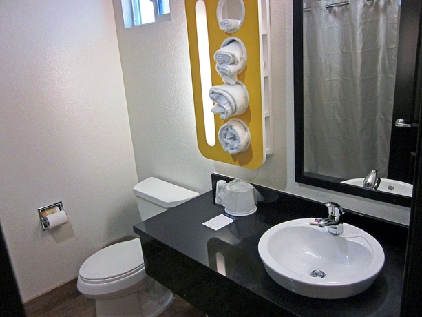 Imagen de la habitación del Motel 6 Anaheim, Ca. Foto 7