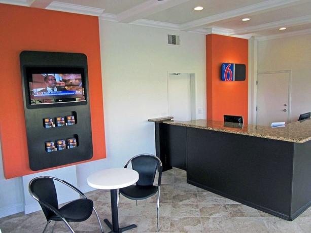 Imagen de los interiores del Motel 6 Anaheim, Ca. Foto 18