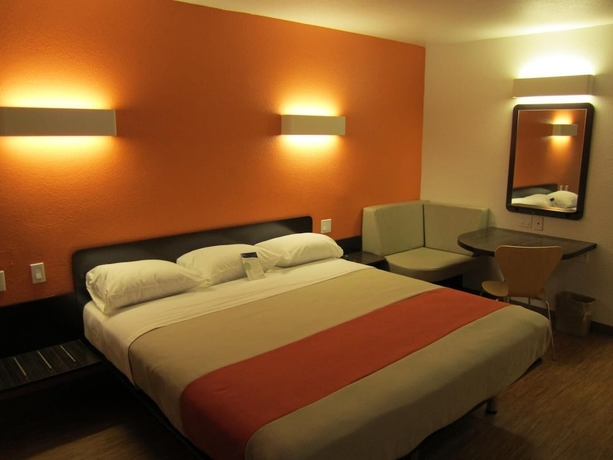 Imagen de la habitación del Motel 6 Anaheim, Ca. Foto 11
