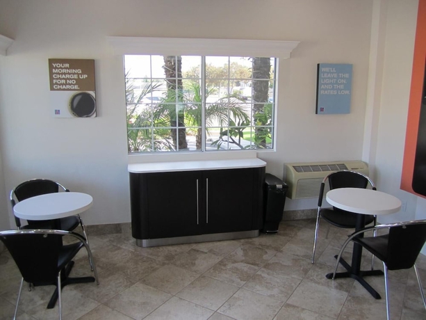 Imagen de la habitación del Motel 6 Anaheim, Ca. Foto 13
