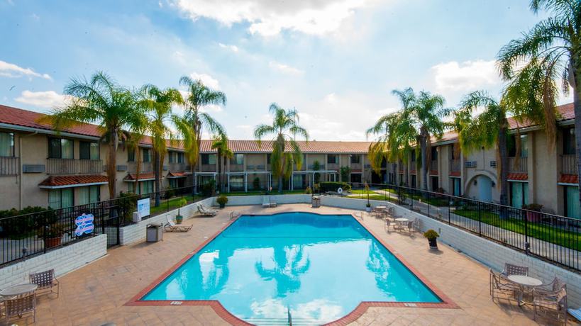Imagen de la piscina del Motel 6 Anaheim Hills. Foto 13