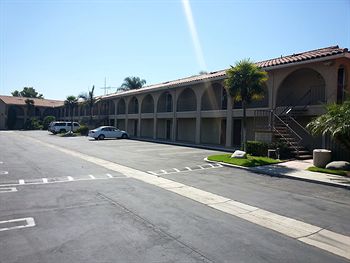 Imagen de los exteriores del Motel 6 Anaheim Hills. Foto 10