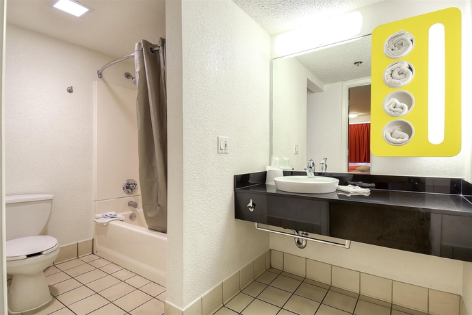 Imagen de la habitación del Motel 6 Anaheim Maingate. Foto 6