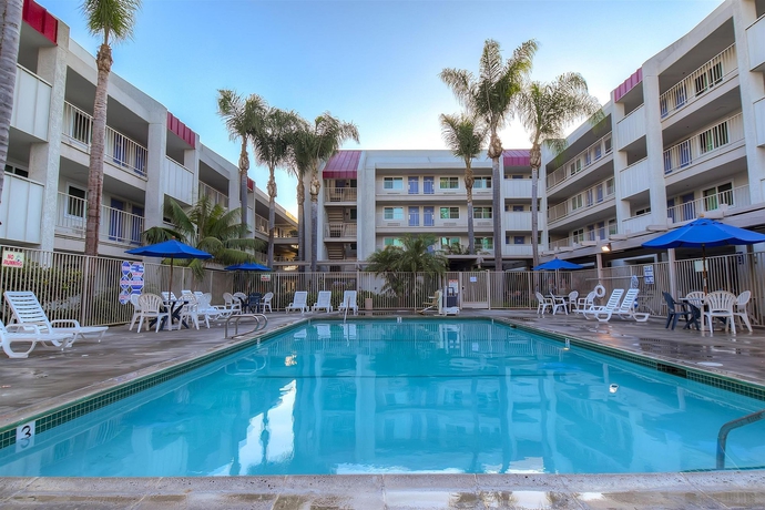 Imagen de la piscina del Motel 6 Anaheim Maingate. Foto 13