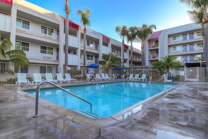 Imagen de la piscina del Motel 6 Anaheim Maingate. Foto 15