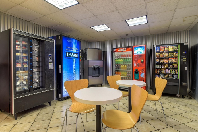 Imagen de los interiores del Motel 6 Anaheim Maingate. Foto 12