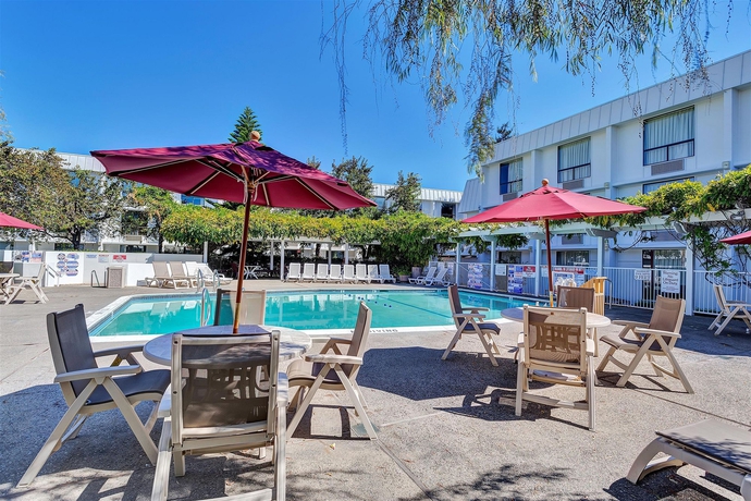 Imagen de la piscina del Motel 6 Belmont, Ca - San Francisco - Redwood City. Foto 16