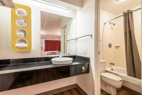 Imagen de la habitación del Motel 6 Birmingham, Al. Foto 9
