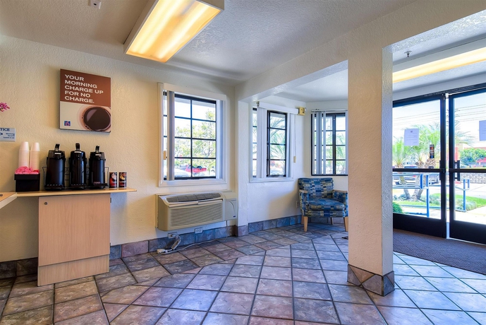 Imagen de los interiores del Motel 6 Buena Park, Ca - Knotts Berry Farm - Disneyland. Foto 12