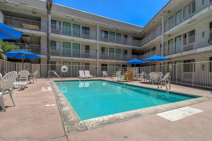 Imagen de la piscina del Motel 6 Buena Park, Ca - Knotts Berry Farm - Disneyland. Foto 15